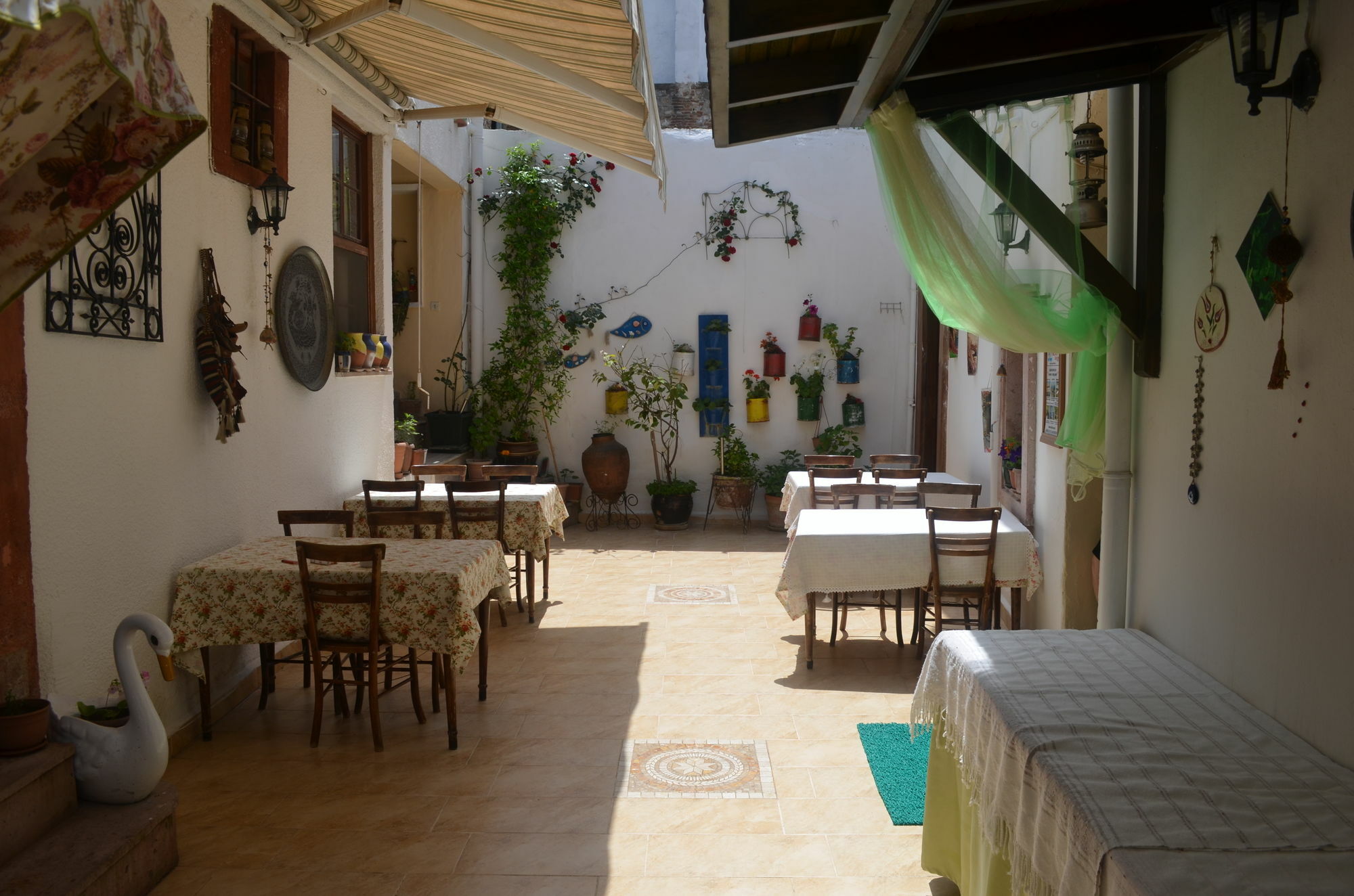 Bonjour Pension Ayvalik Bagian luar foto