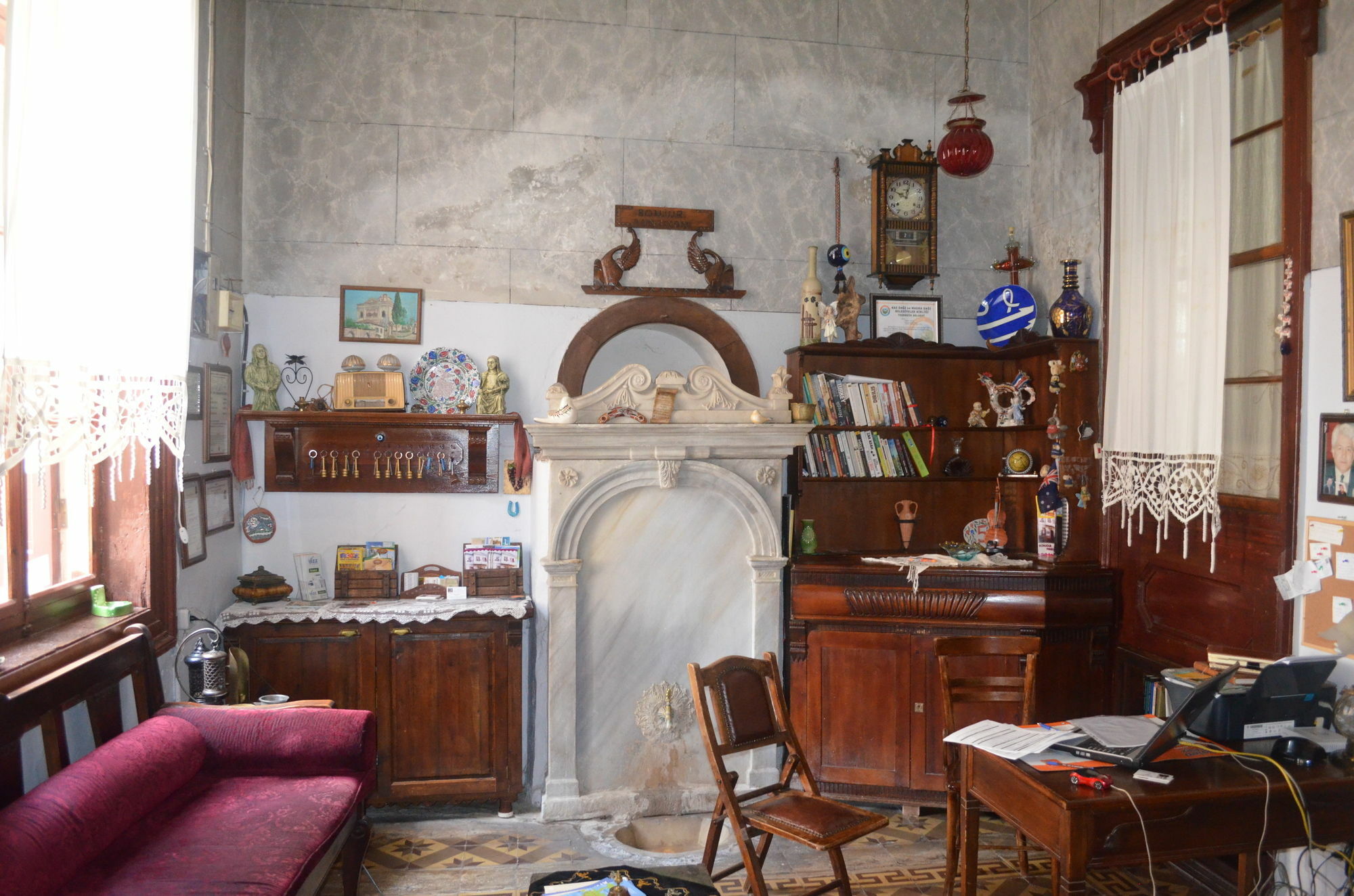 Bonjour Pension Ayvalik Bagian luar foto