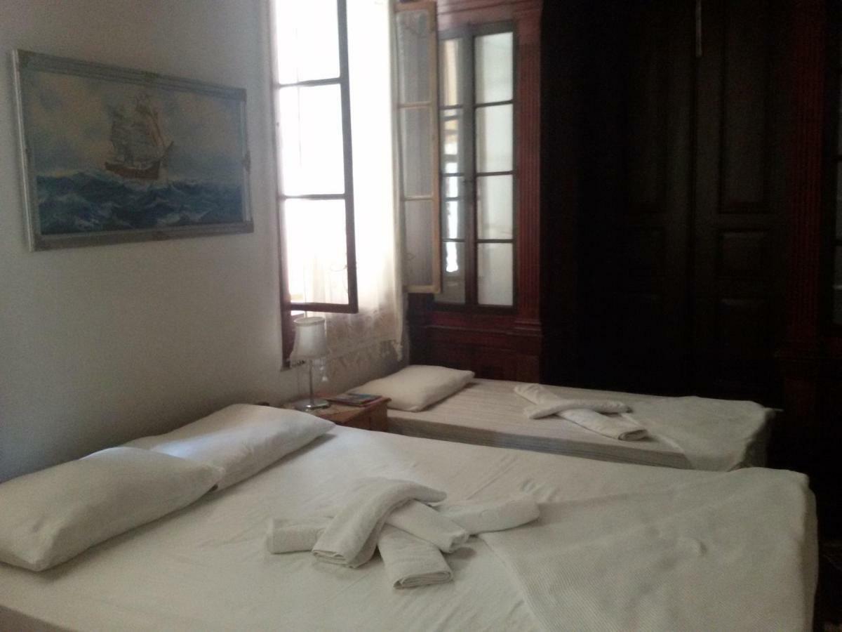 Bonjour Pension Ayvalik Bagian luar foto