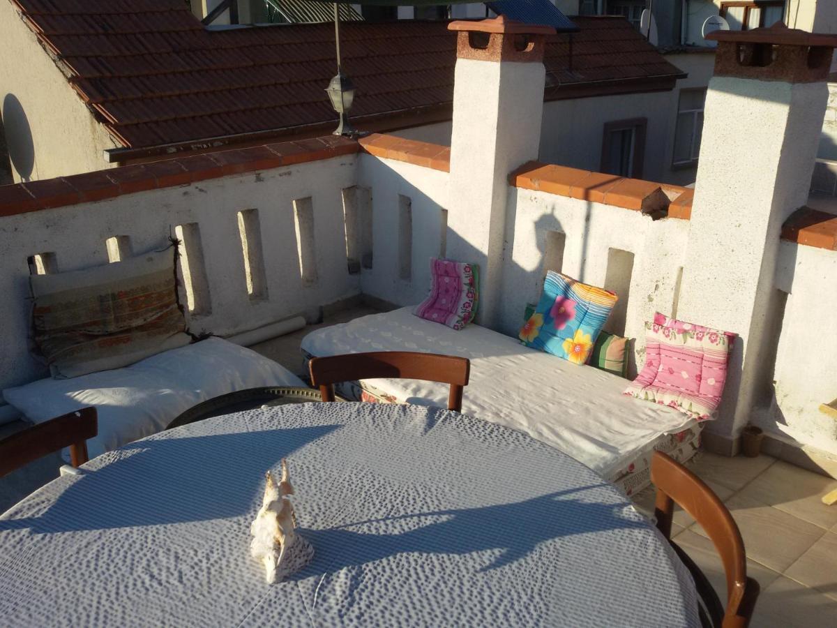 Bonjour Pension Ayvalik Bagian luar foto